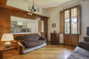 TV - Spacious 3 Bedroom in Residential Area (Firenze)