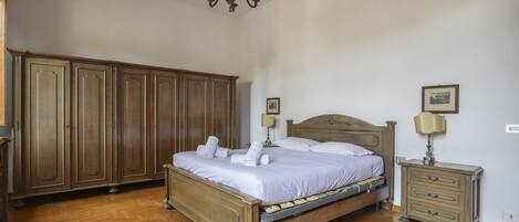 3 室のベッドルーム、アイロン / アイロン台、WiFi、ベッドシーツ