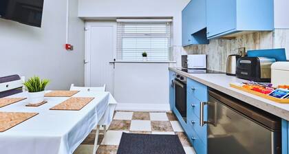 Dunluce Green 1 ~ High-Finish Luxury beside Beach