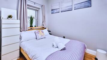 2 bedrooms, desk, iron/ironing board, travel crib