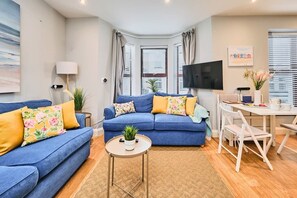 Smart TV, books - Three Star Graded Seaside Apt by the Harbour (Portrush)