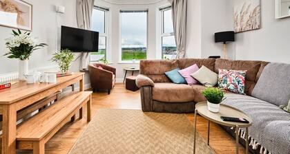 Family Seaside Apt with Bunk Room