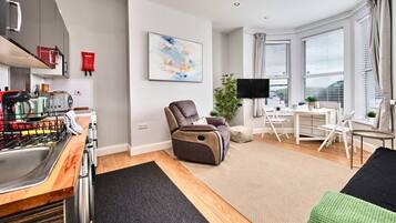 Smart TV, books, stereo