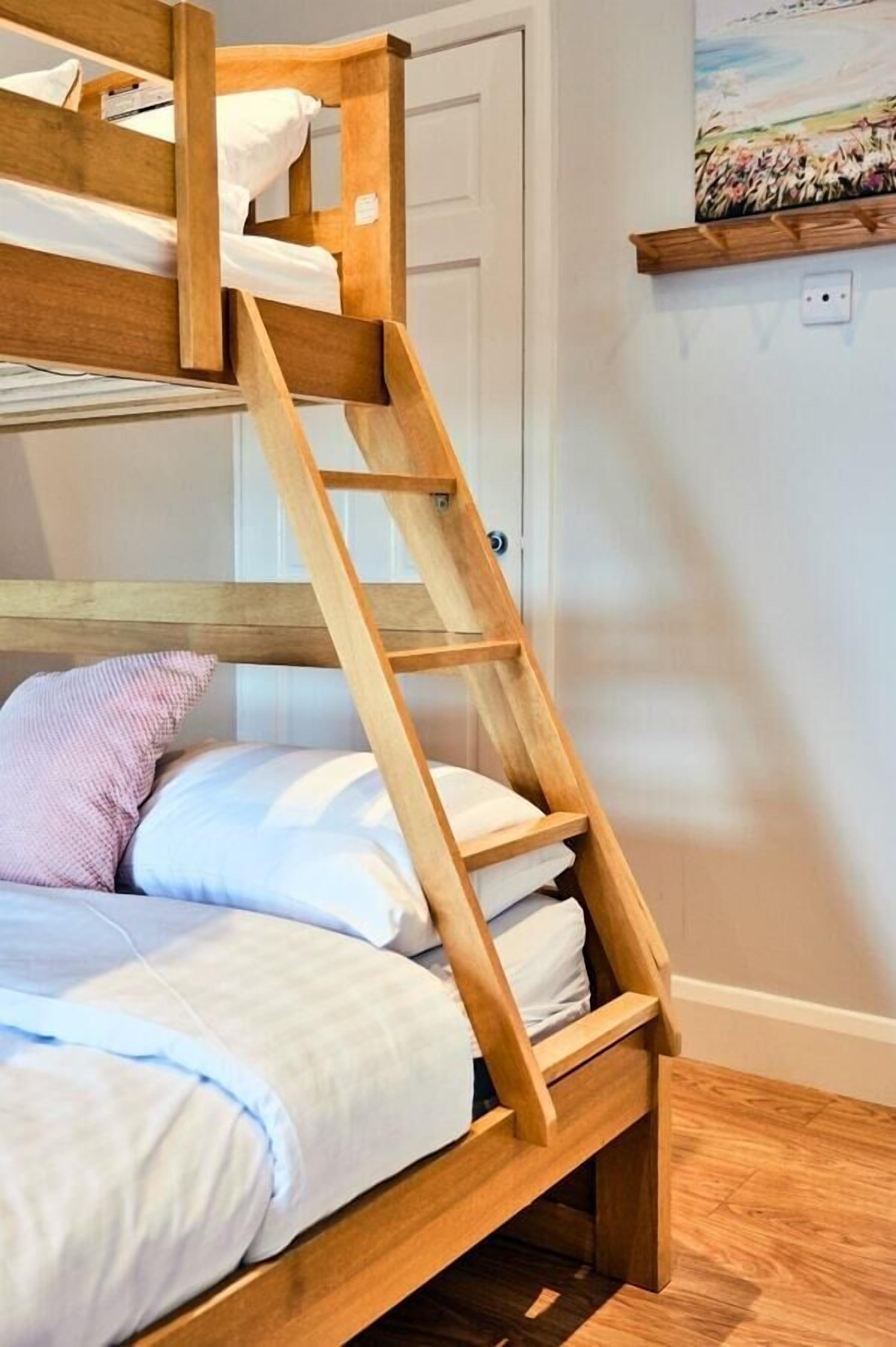 2 室のベッドルーム、デスク、アイロン / アイロン台、WiFi (無料)