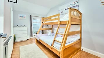 2 bedrooms, desk, iron/ironing board, free WiFi