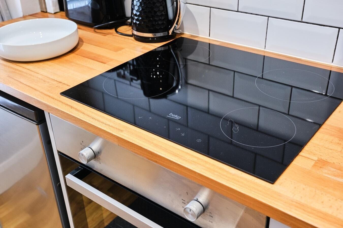 冰箱、微波炉、烤箱、炉灶