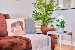 Smart-tv, boeken en een stereo