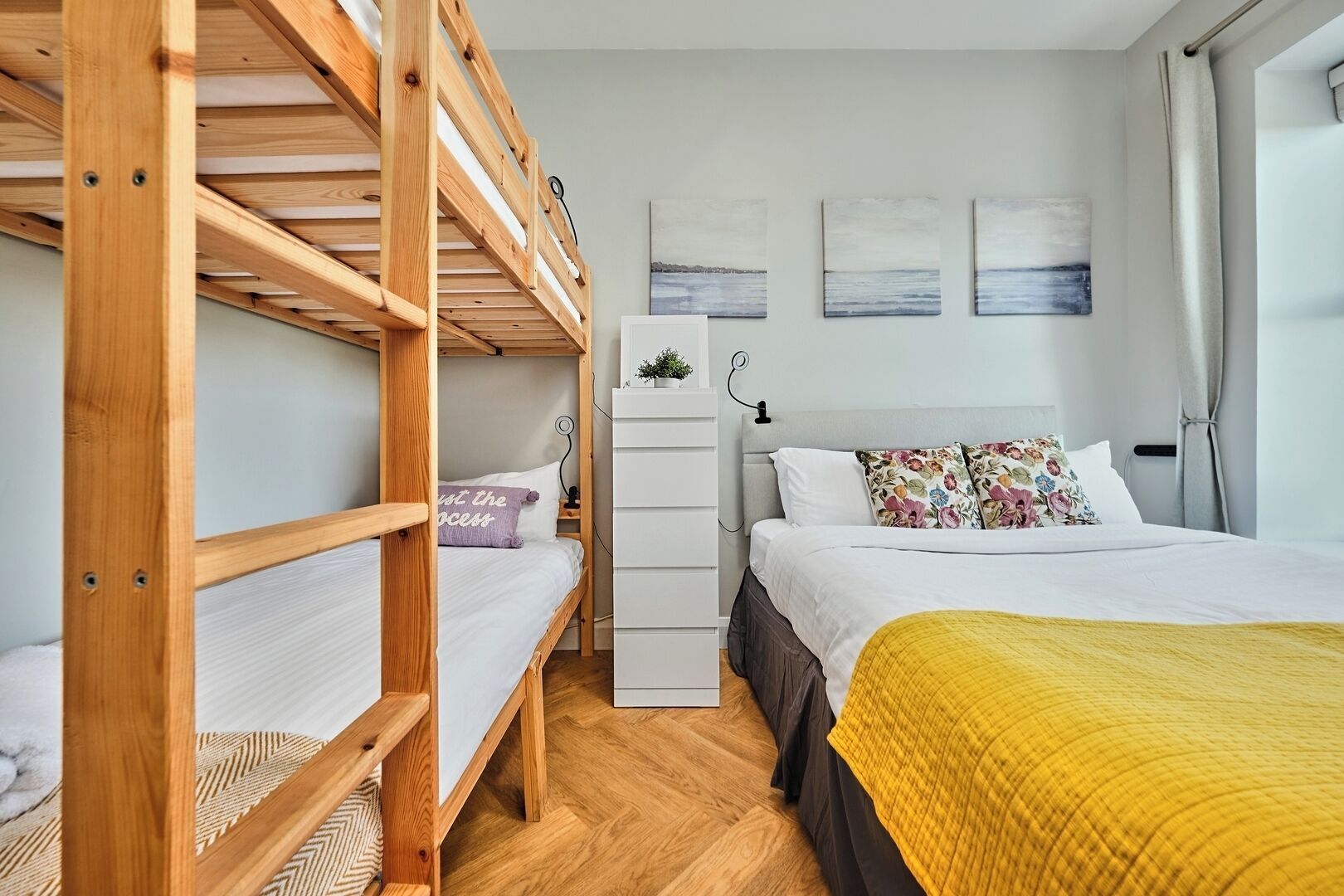 1 chambre, fer et planche à repasser, lit parapluie, Wi-Fi