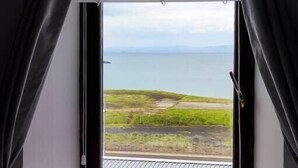 Unclassified image, 3 of 40, button - Seaview Portrush Penthouse Central Apt (Portrush)