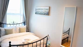 2 chambres, bureau, fer et planche Ă repasser, lit parapluie