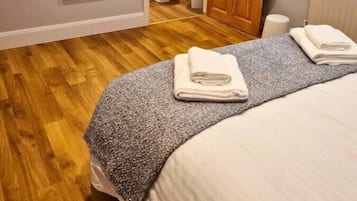2 bedrooms, desk, iron/ironing board, travel crib