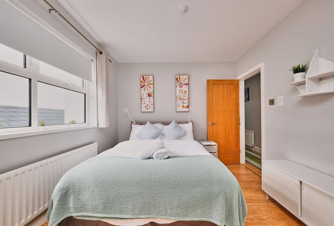 2 bedrooms, desk, iron/ironing board, free WiFi