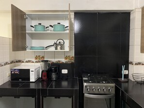 Micro-ondes, four, plaque de cuisson