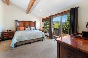 4 bedrooms, desk, iron/ironing board, free WiFi - Lake View Stylish Timber House - South Lake Tahoe. Nevada
 (Zephyr Cove)