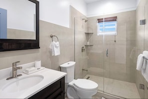 Hair dryer, towels, soap, shampoo - CorkTree Villa: 2 BDR (Cockburn Town)