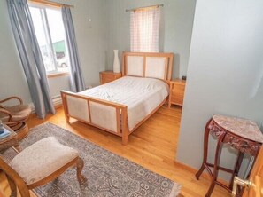 5 bedrooms, WiFi, bed sheets