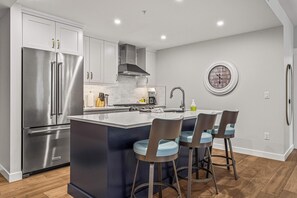 Mikrowelle, Ofen, Herdplatte, Geschirrspüler