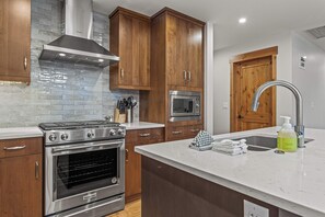 Mikrowelle, Ofen, Herdplatte, Geschirrspüler