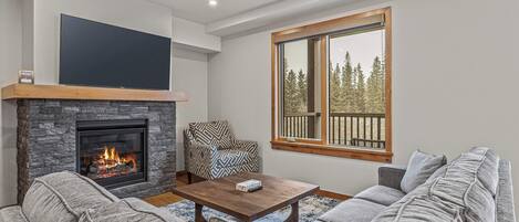 Télévision, cheminée