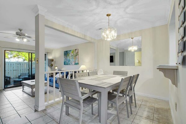 Dining - "Islander Cay Serenity" (Myrtle Beach)