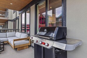 Property grounds - Spring Creek Vacations 2 BR Premier Condo 214TM (Canmore)