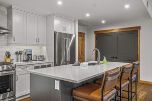 Mikrowelle, Ofen, Herdplatte, Geschirrspüler