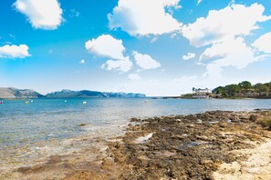 On the beach - CAN MIR - House on the seafront in Marina Manresa, Alcudia, with free Wifi (Alcúdia)