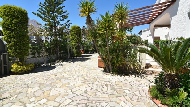Unclassified image, 1 of 29, button - Lovely vacation home with lush garden and spacious terrace, 1500 meters from Santa Margarita Beach in Roses (Roses)