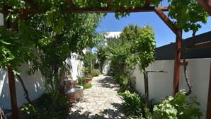Unclassified image, 3 of 29, button - Lovely vacation home with lush garden and spacious terrace, 1500 meters from Santa Margarita Beach in Roses (Roses)