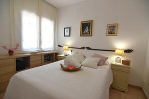 2 bedrooms, iron/ironing board