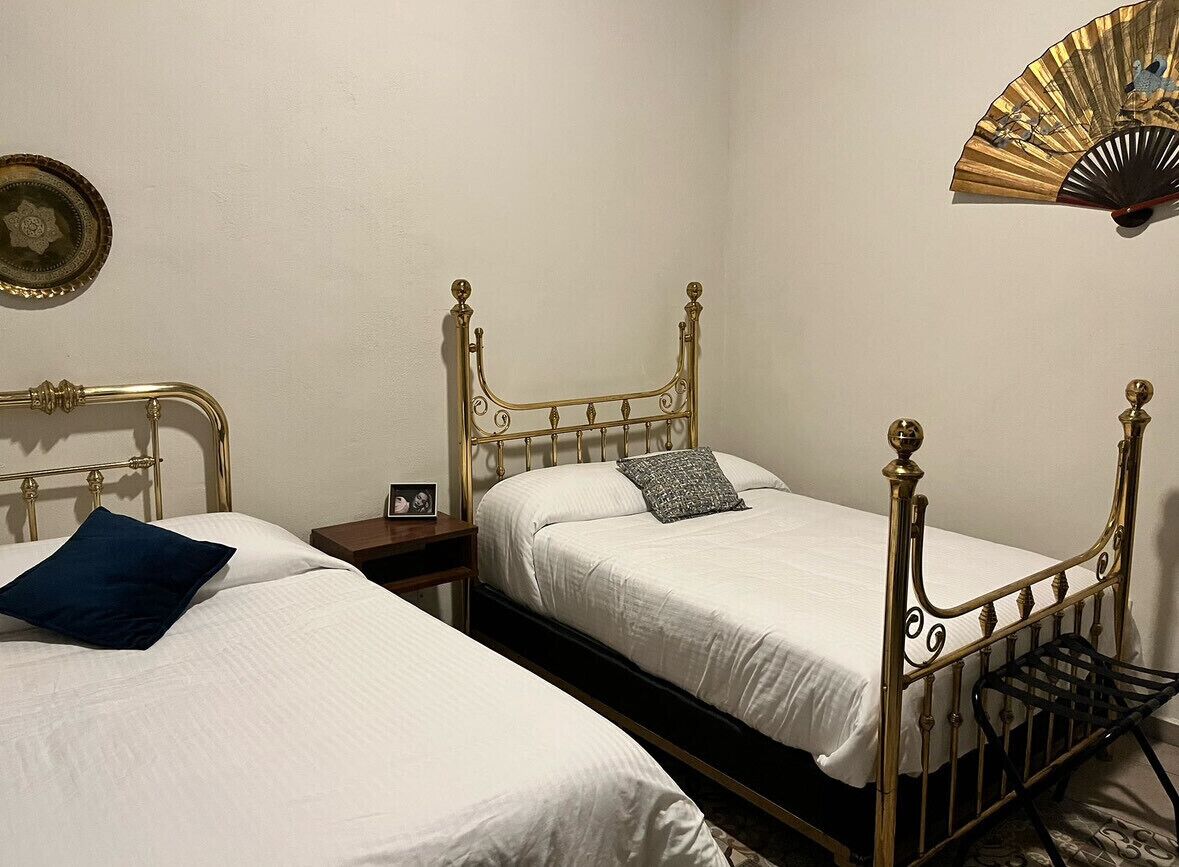 Business Double Room | Bathroom | Hair dryer, towels, soap, shampoo