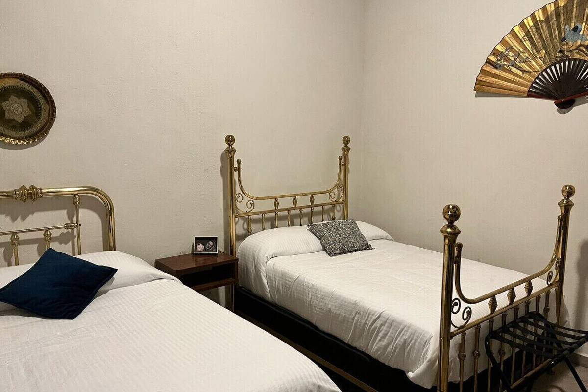 Business Double Room | Bathroom | Hair dryer, towels, soap, shampoo