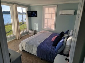 4 slaapkamers, een bureau, een strijkplank/strijkijzer, reisbedje