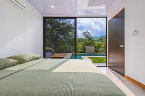 3 bedrooms, in-room safe, desk, travel crib