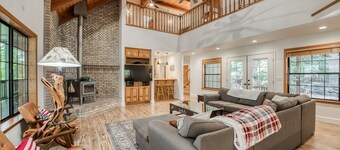 Large Family Retreat---6 BEDROOMS, Sleeps 16!!