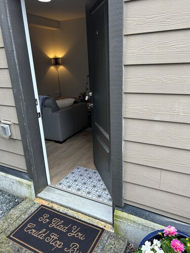 Bright clean one bedroom apartment Victoria bc