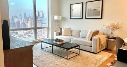BREATHTAKING SKYLINE VIEWS!! Lux 1 Bedroom Suite in best location by Times Sq