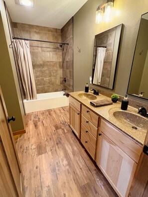 Hair dryer, towels, soap, toilet paper - Bear Paw Lodge • Luxury Cabin • Game Room • Fire Pit (Wisconsin Dells)