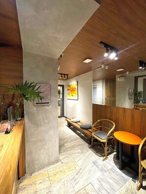 Lobby sitting area - Anex Hotel-Manila (Manila)