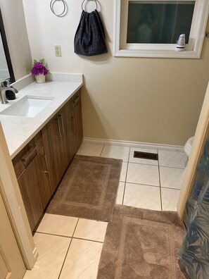 مناشف، صابون، ورق حمّام