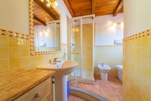 Shower, hair dryer, bidet, towels - Bud: Relaxing Oasis with View – Ideal (Porto San Paolo)
