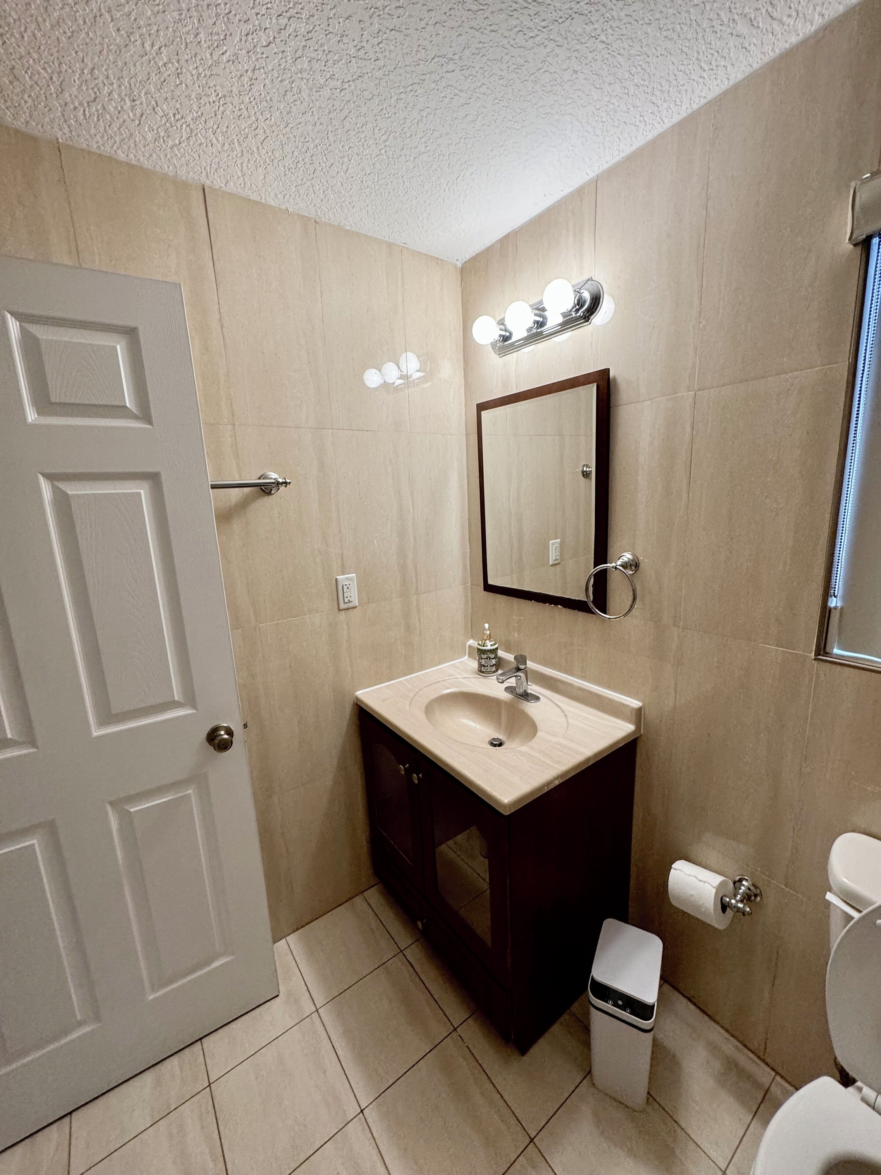 Welcome to your vibrant Miami retreat! 