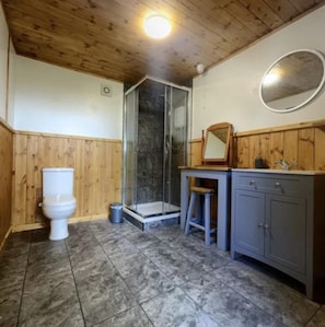 Shower, soap, shampoo, toilet paper