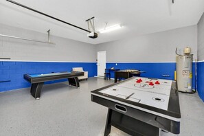 Games room - Cozy Family Villa 5BR Pool Spa Near Disney ,8 (Kissimmee)