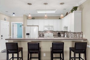 冰箱、微波炉、烤箱、炉灶