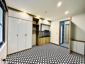 Romantisches Studio, Stadtblick | Minibar, individuell dekoriert, individuell eingerichtet, Schreibtisch