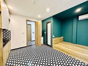 Romantisches Studio, Stadtblick | Minibar, individuell dekoriert, individuell eingerichtet, Schreibtisch