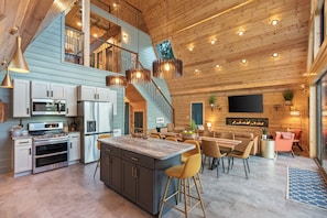 Interior - The Majestic Dragonfly Inn, overlooking Daniel Boone National Forest  (Frenchburg)