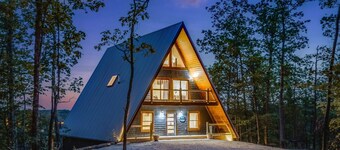Brand new A-frame. Dragonfly Inn, overlooking Daniel Boone National Forest 