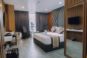 高级双人房, 1 张特大床 | 高档床上用品、客房内保险箱、办公桌、笔记本电脑工作区